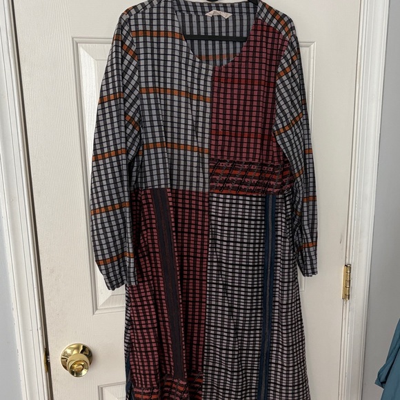 Dress - Picture 1 of 2